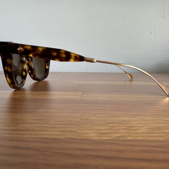 Oliver Peoples Tortoise Sunglasses - Picture 3 of 9